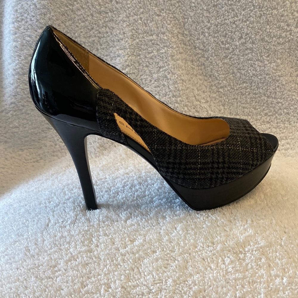 Marc Fischer Tumble 2 Black Houndstooth peep toe pumps. Size 9.
